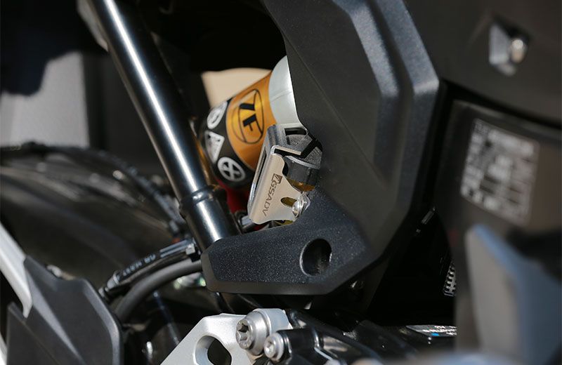 后刹车油杯保护